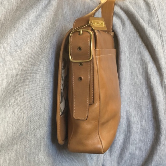 ❌SOLD❌ Coach Legacy Small Flap 9336 - Picture 4 of 8